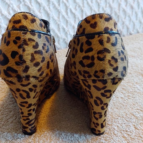 NWOT Faux Calf Hair Wedge Peep Toe Bootie, Leopard Print - Picture 7 of 9